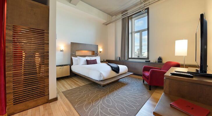 Hotel 71