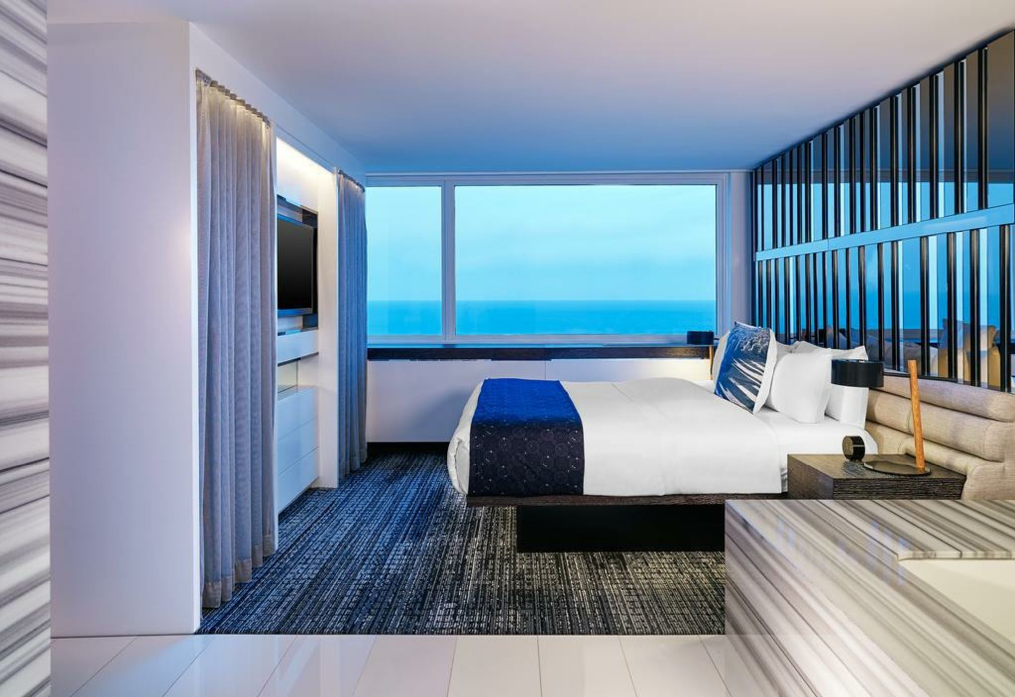 W Chicago - Lakeshore