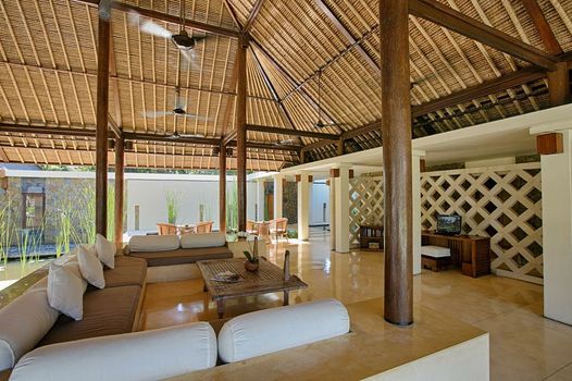 Alila Manggis