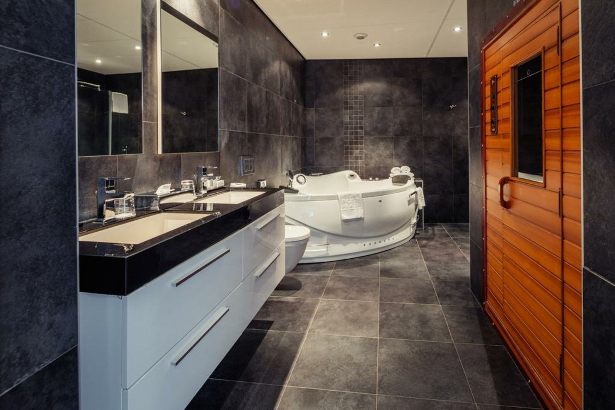 Post-Plaza Hotel & Grand Café