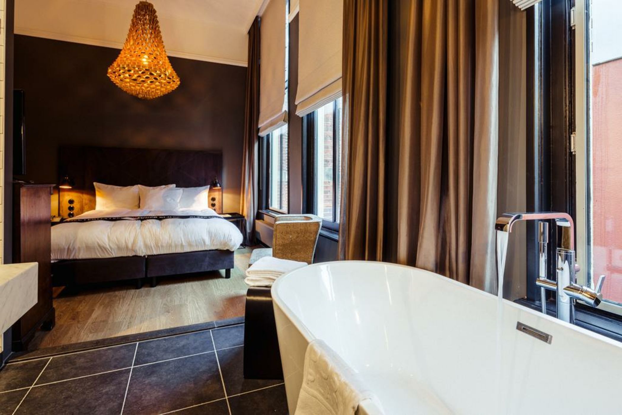 Post-Plaza Hotel & Grand Café