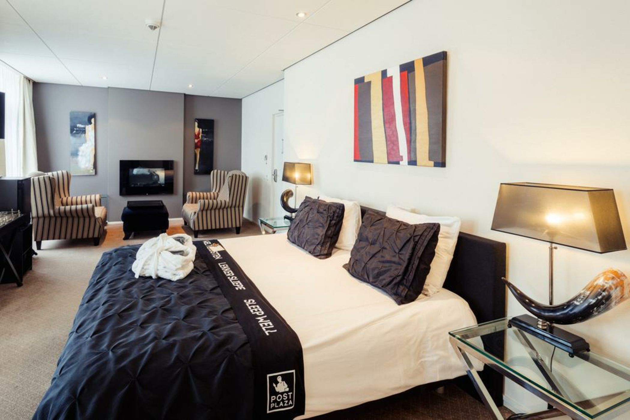 Post-Plaza Hotel & Grand Café