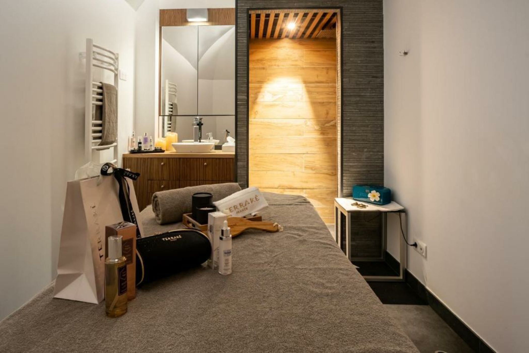 Hôtel de Bourgtheroulde, Autograph Collection