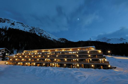 Nira Alpina