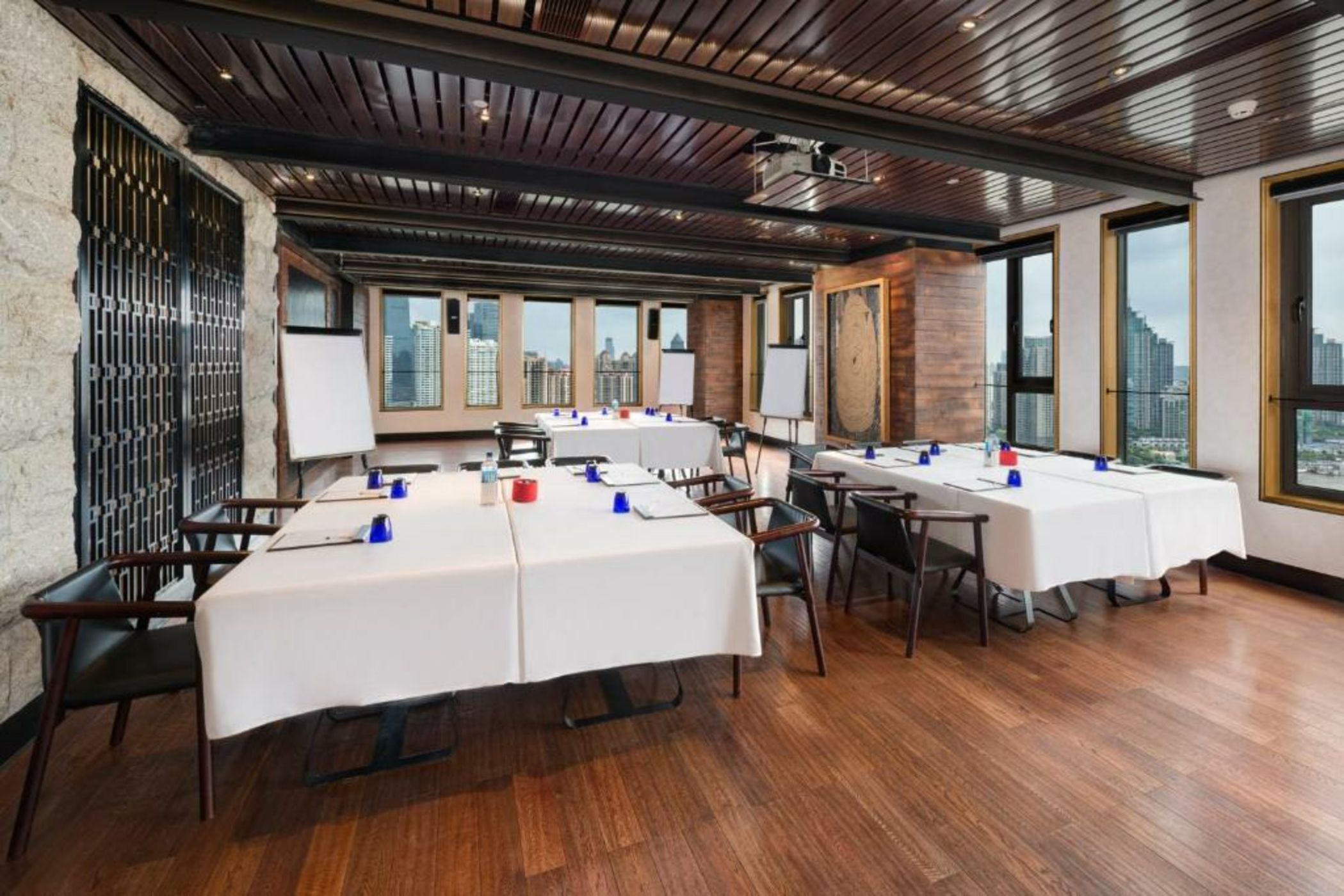 Hotel Indigo Shanghai On The Bund, an IHG Hotel