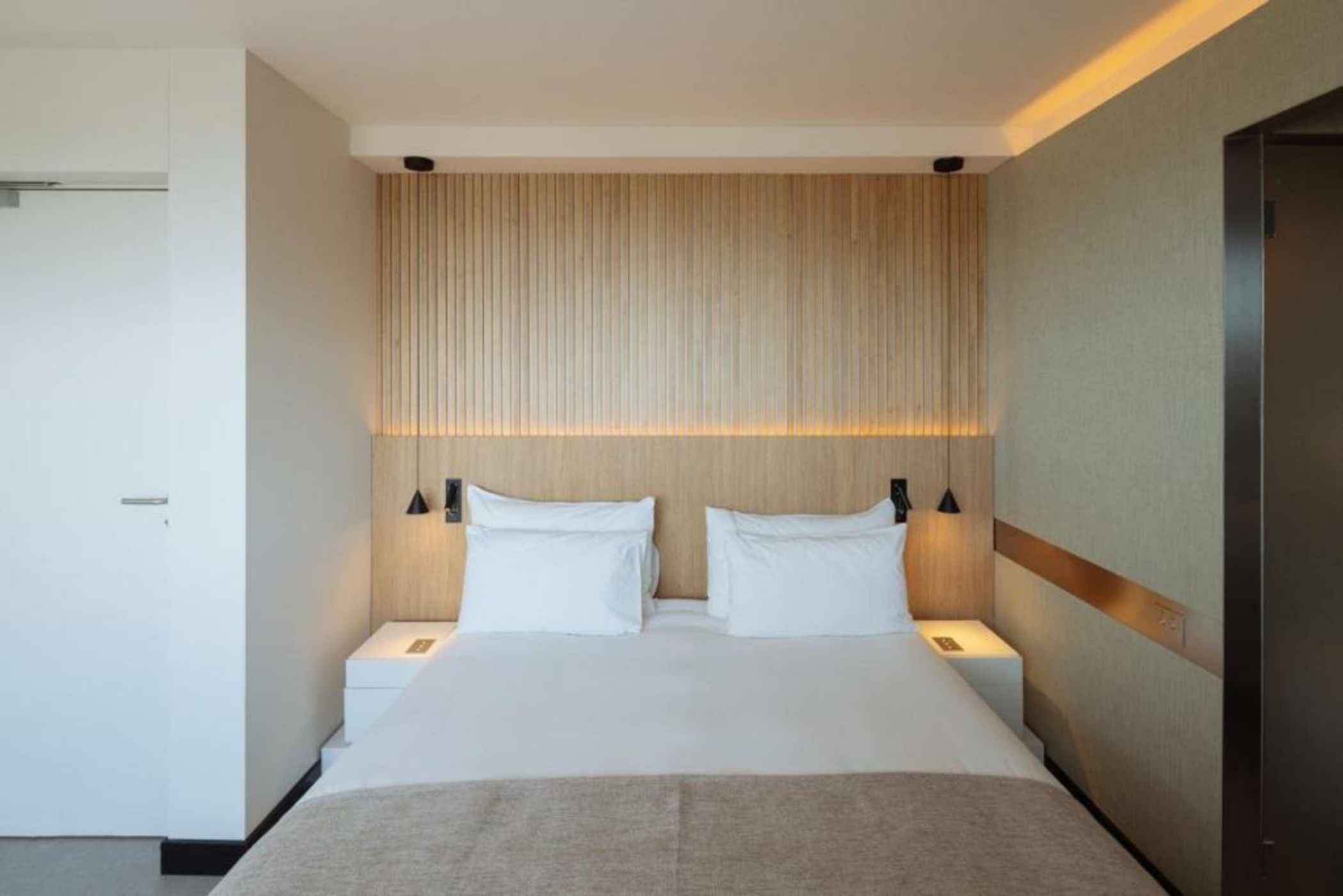 The Mirror Barcelona