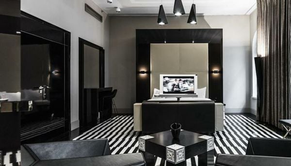 Hotel Blow Up Hall 5050