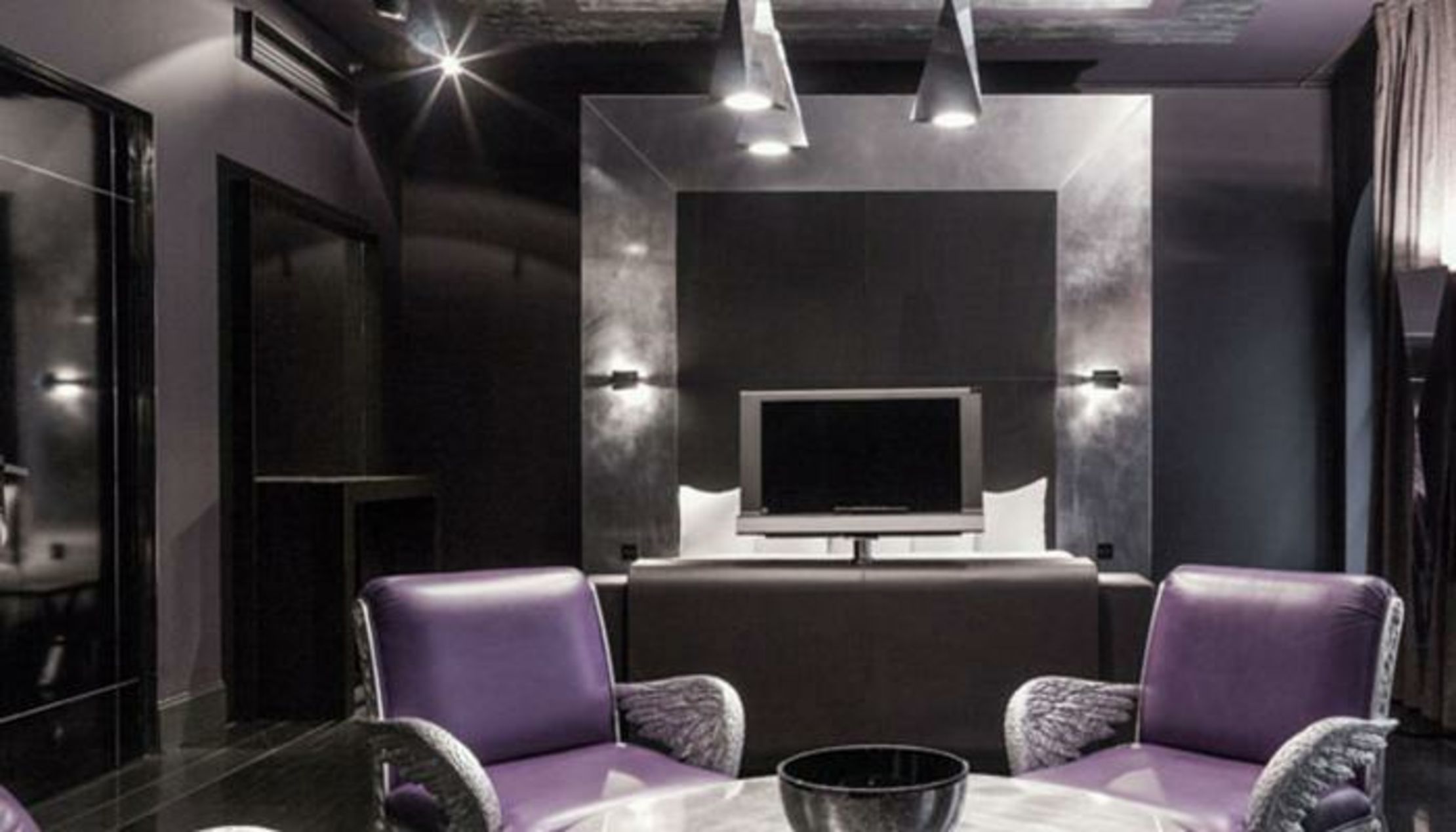 Hotel Blow Up Hall 5050