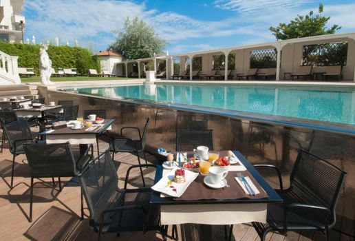 Hotel Carducci 76