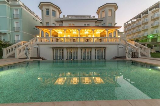 Hotel Carducci 76