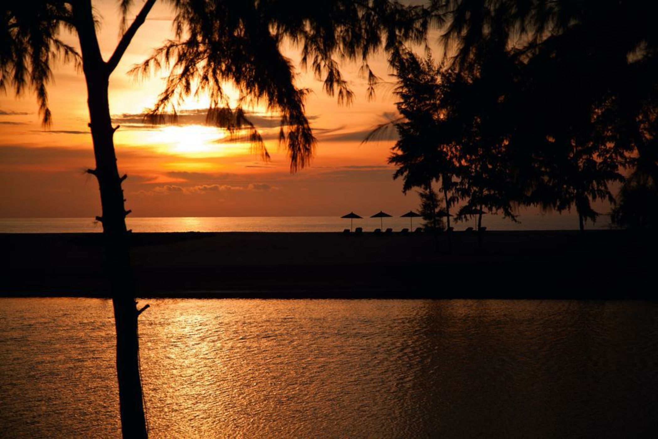 Wanakarn Beach Resort & Spa