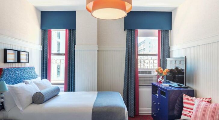 Hotel Triton