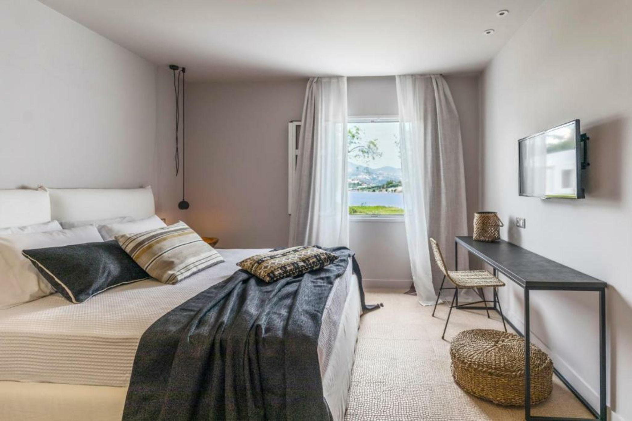 Minos Beach Art Hotel