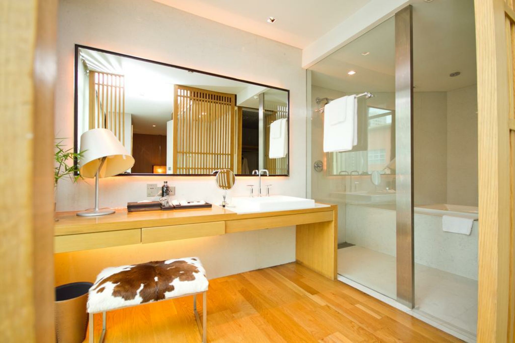 Maduzi Hotel, Bangkok