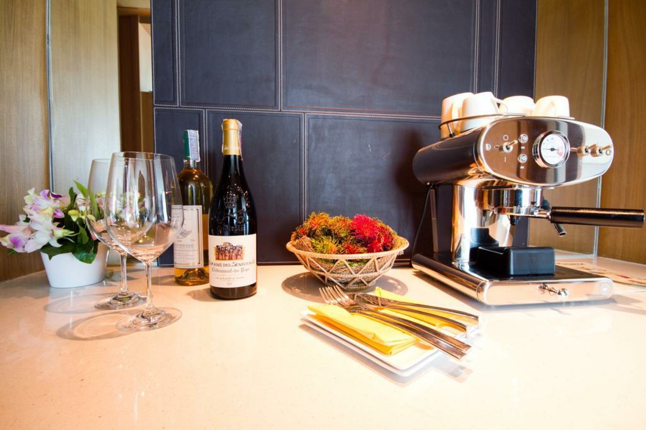 Maduzi Hotel, Bangkok