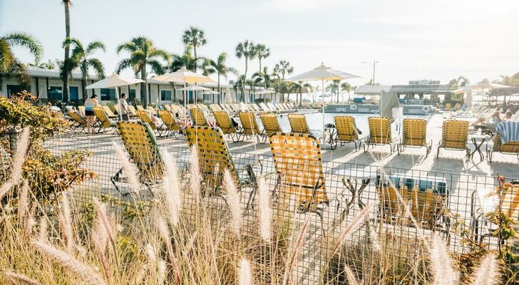 Postcard Inn On The Beach