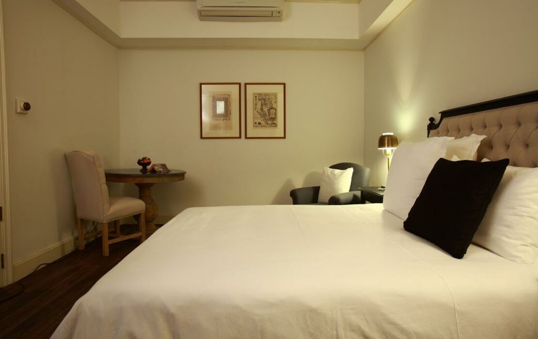 Cabochon Hotel & Residence