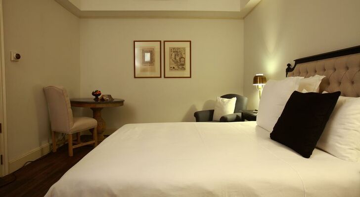 Cabochon Hotel & Residence