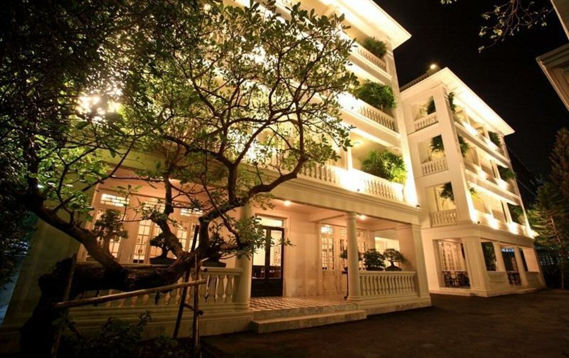 Cabochon Hotel & Residence