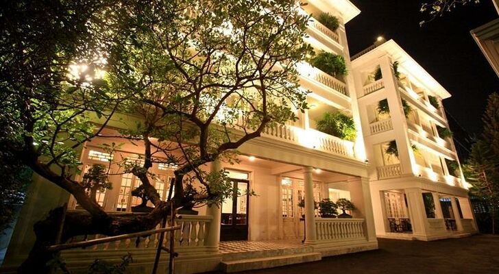Cabochon Hotel & Residence