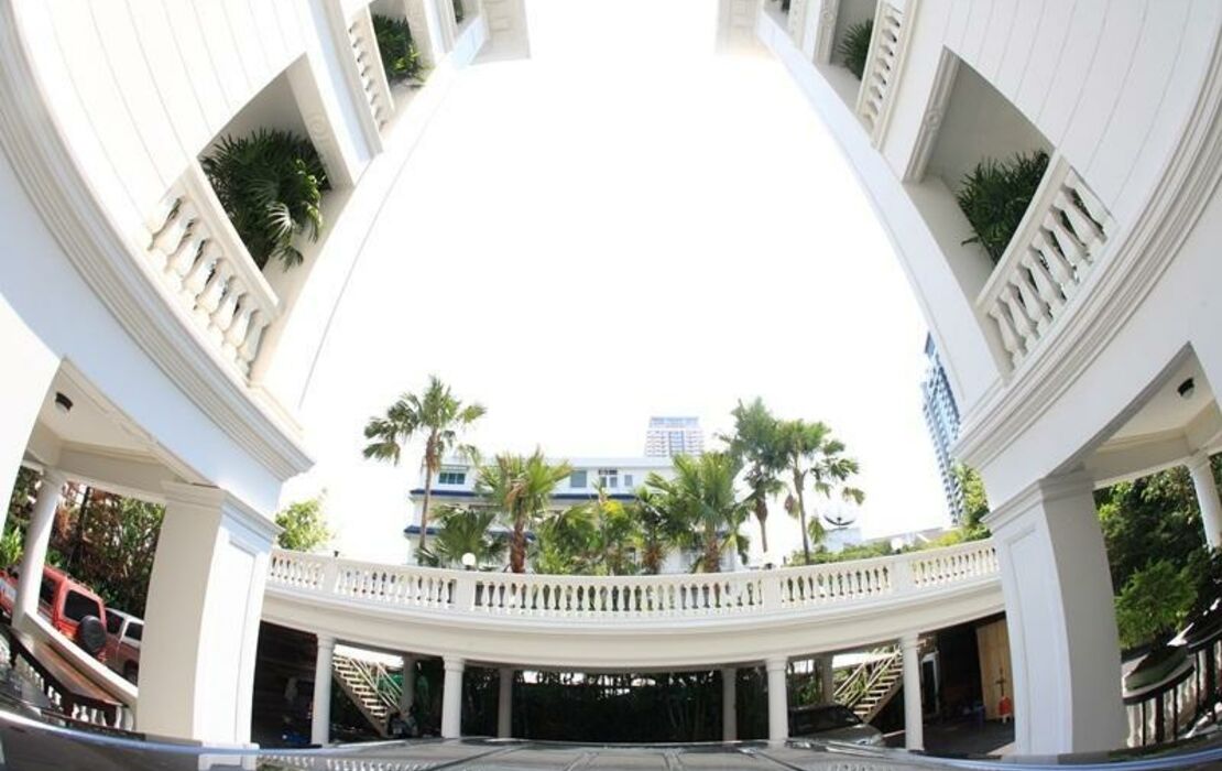 Cabochon Hotel & Residence