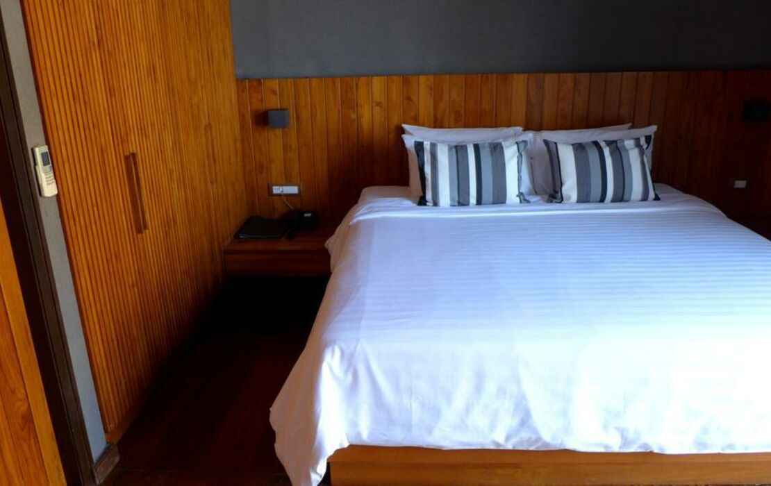 LUXX Langsuan Hotel - SHA Plus