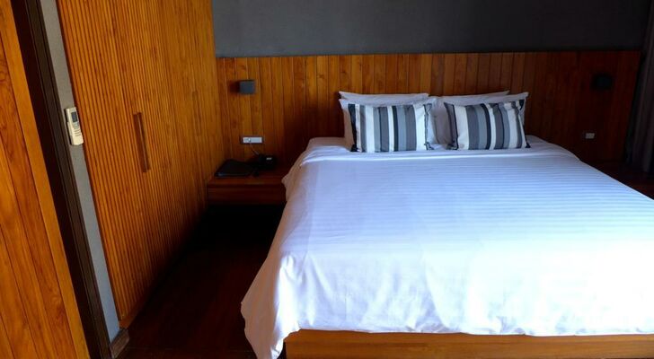 LUXX Langsuan Hotel - SHA Plus
