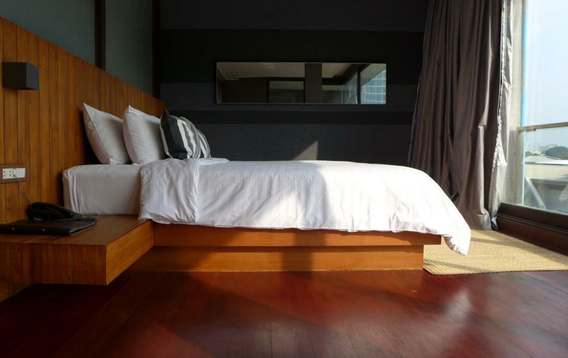 LUXX Langsuan Hotel - SHA Plus