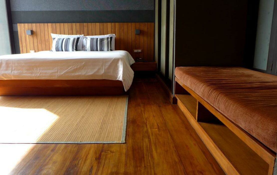 LUXX Langsuan Hotel - SHA Plus