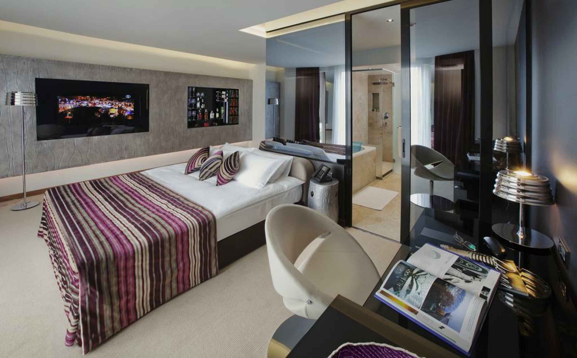 11 Mirrors Design Hotel