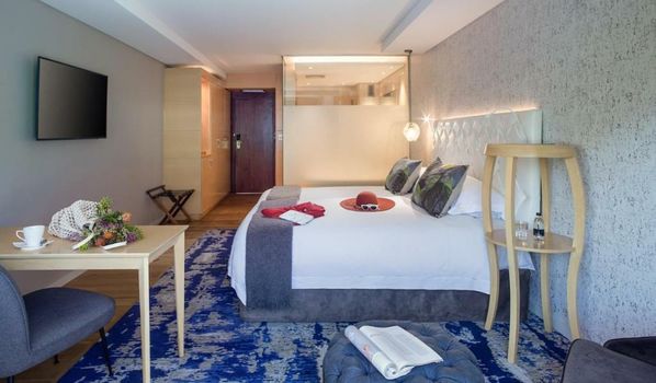 Vineyard Hotel