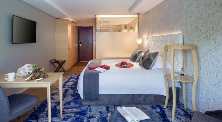 Vineyard Hotel