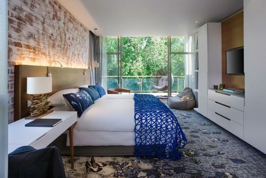 Vineyard Hotel