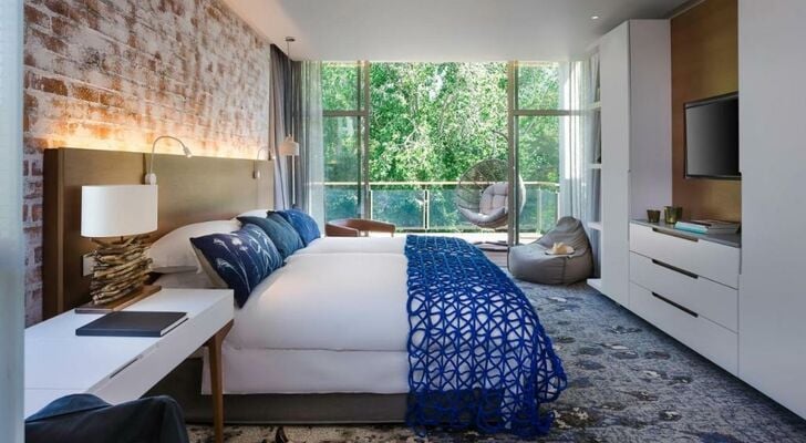 Vineyard Hotel