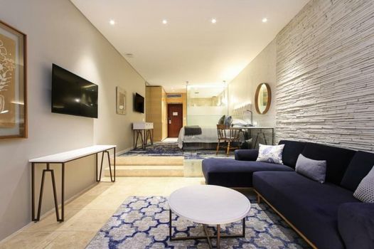 Vineyard Hotel