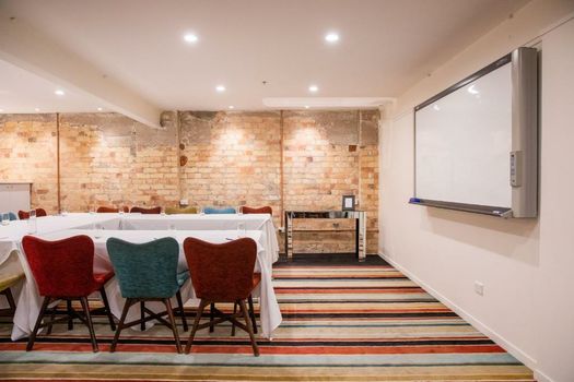 Hotel DeBrett