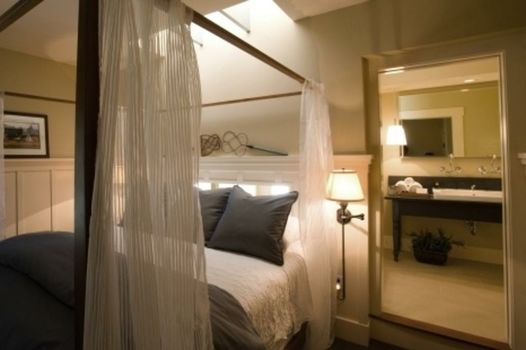 Farmhouse Inn