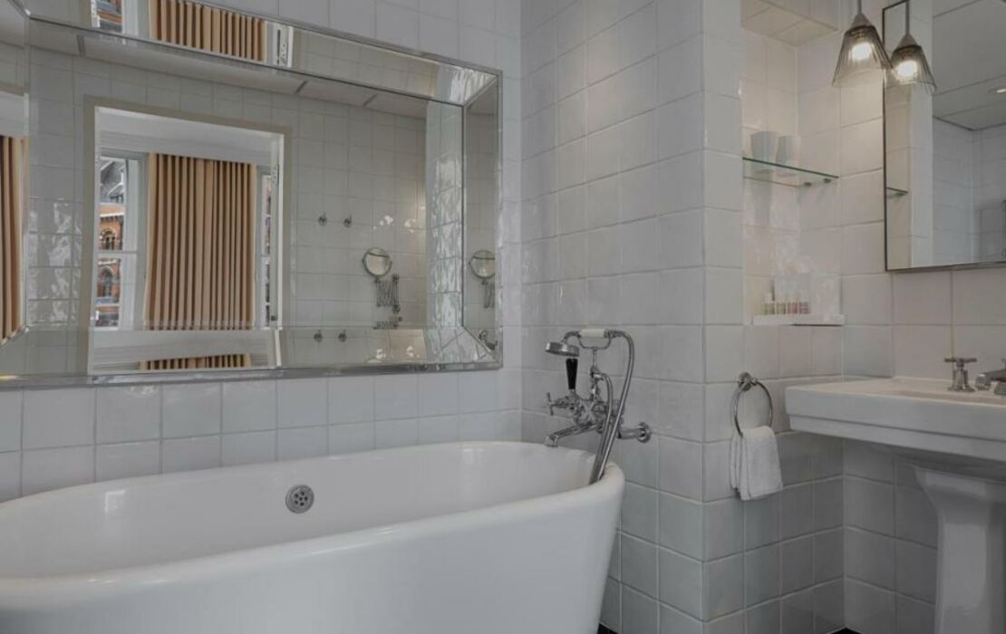 Great Northern Hotel, A Tribute Portfolio Hotel, London, a Design