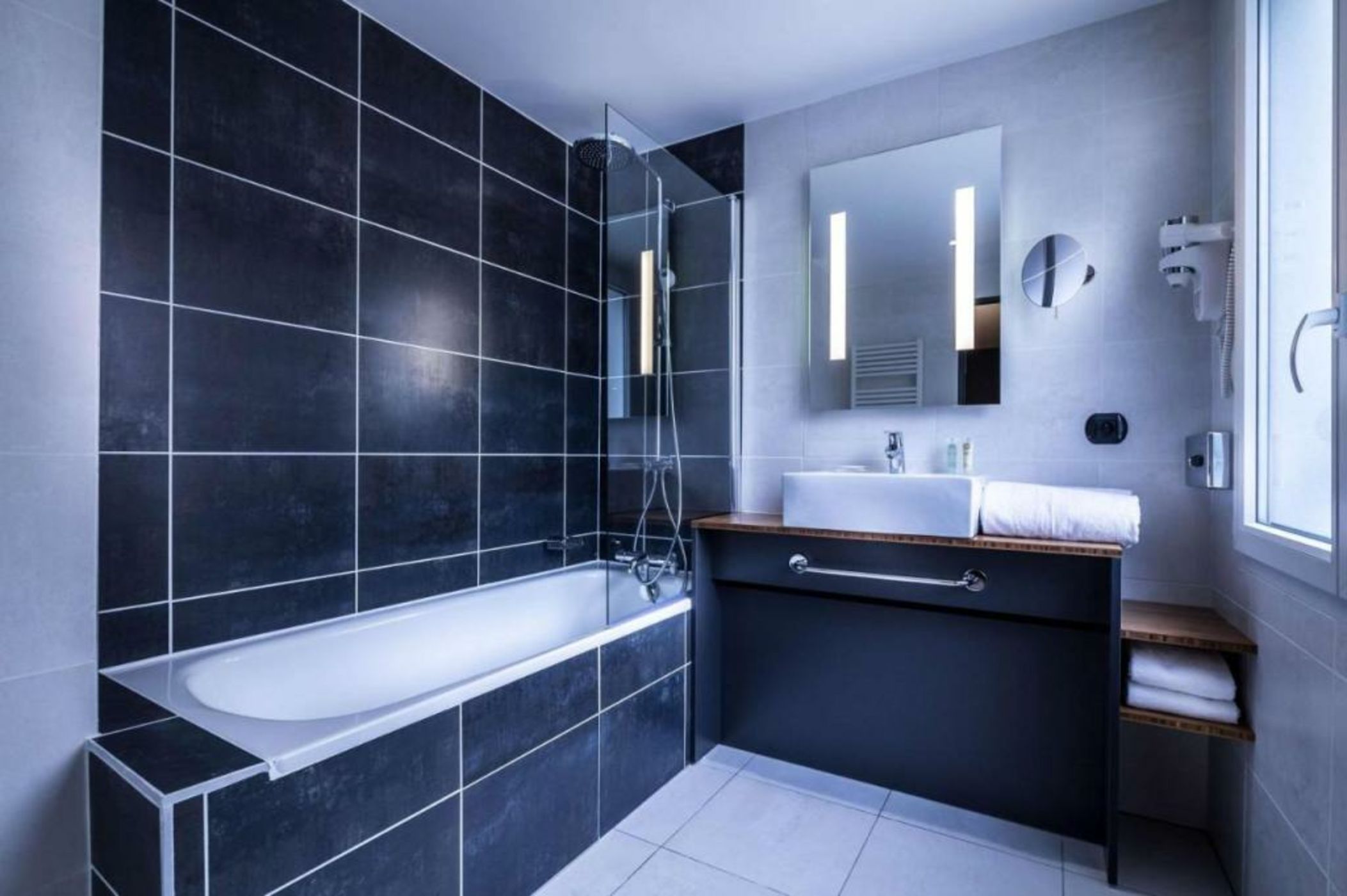 Best Western Plus Suitcase Paris La Défense