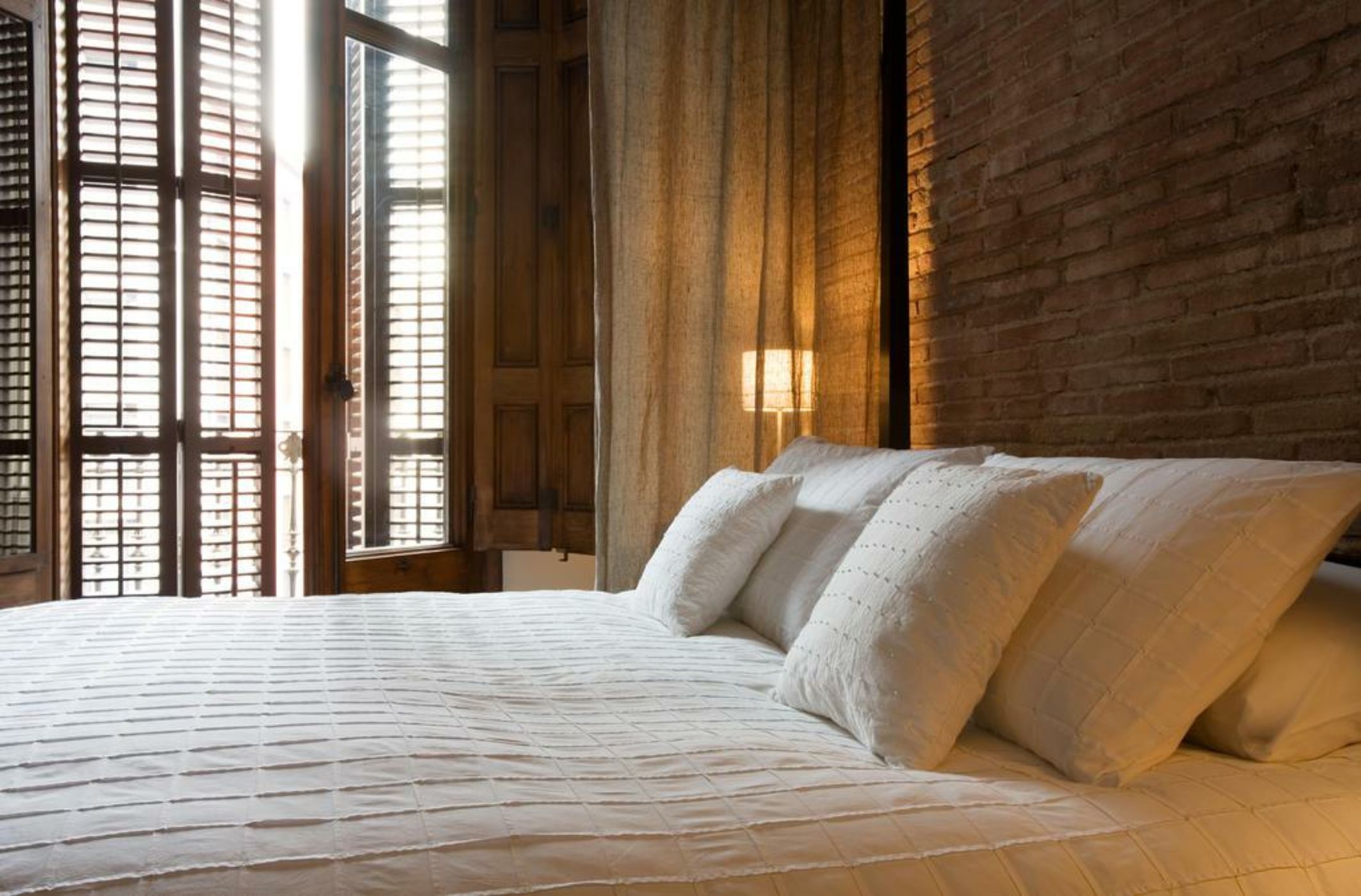 DestinationBCN Universitat Apartments