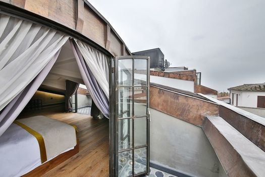 Hotel The public