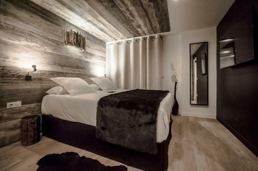 Rock Noir & Spa