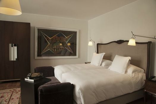 Hotel B