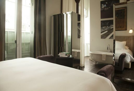 Hotel B