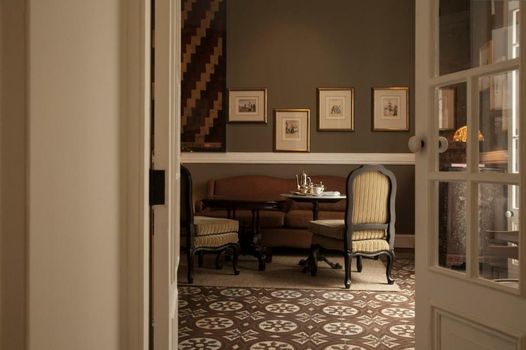 Hotel B