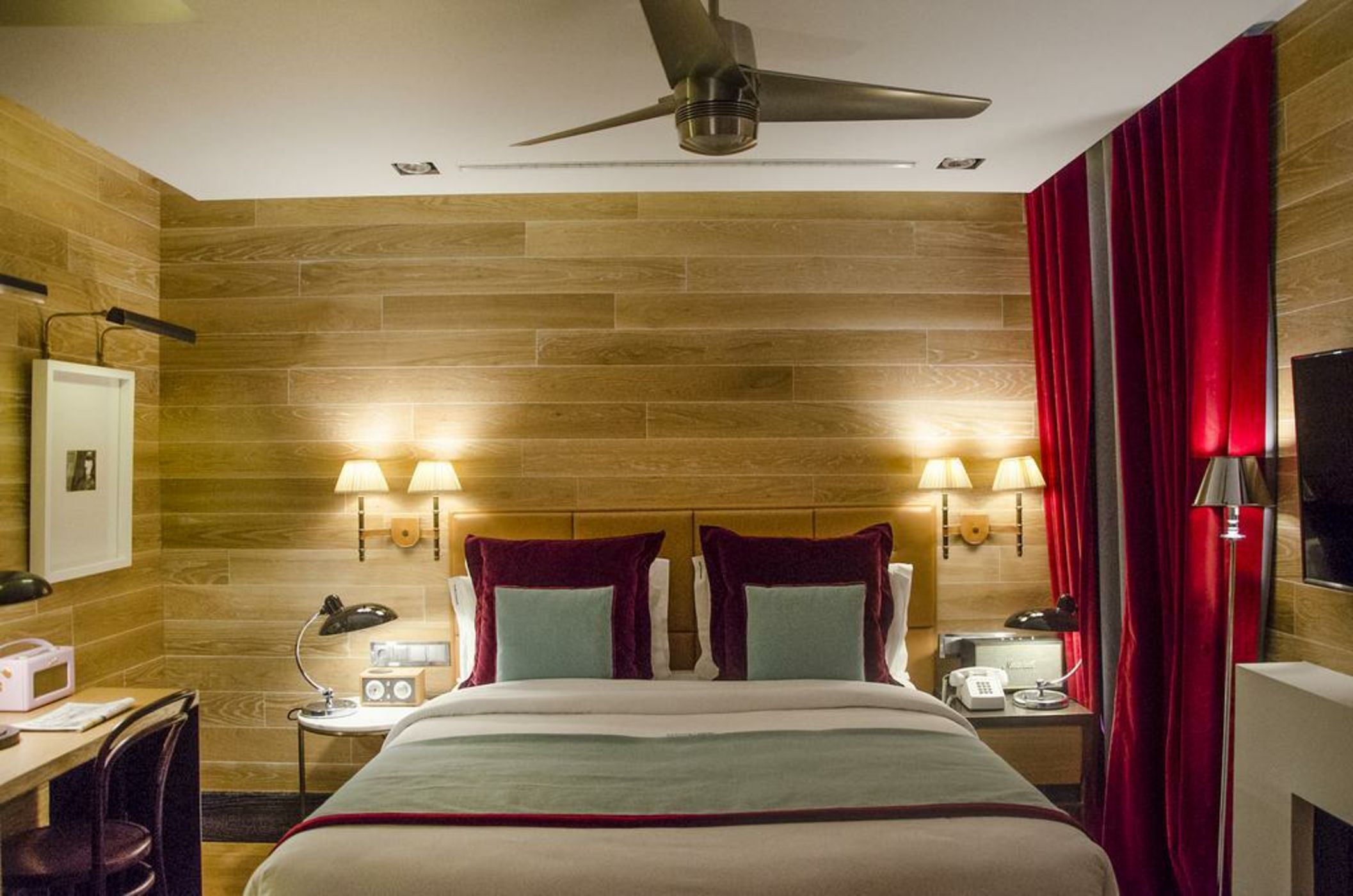 Browns Central Hotel