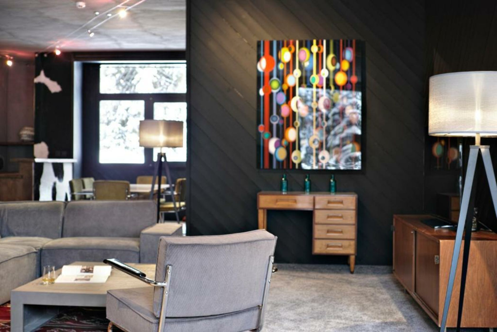 Totem, Friendly Hotel