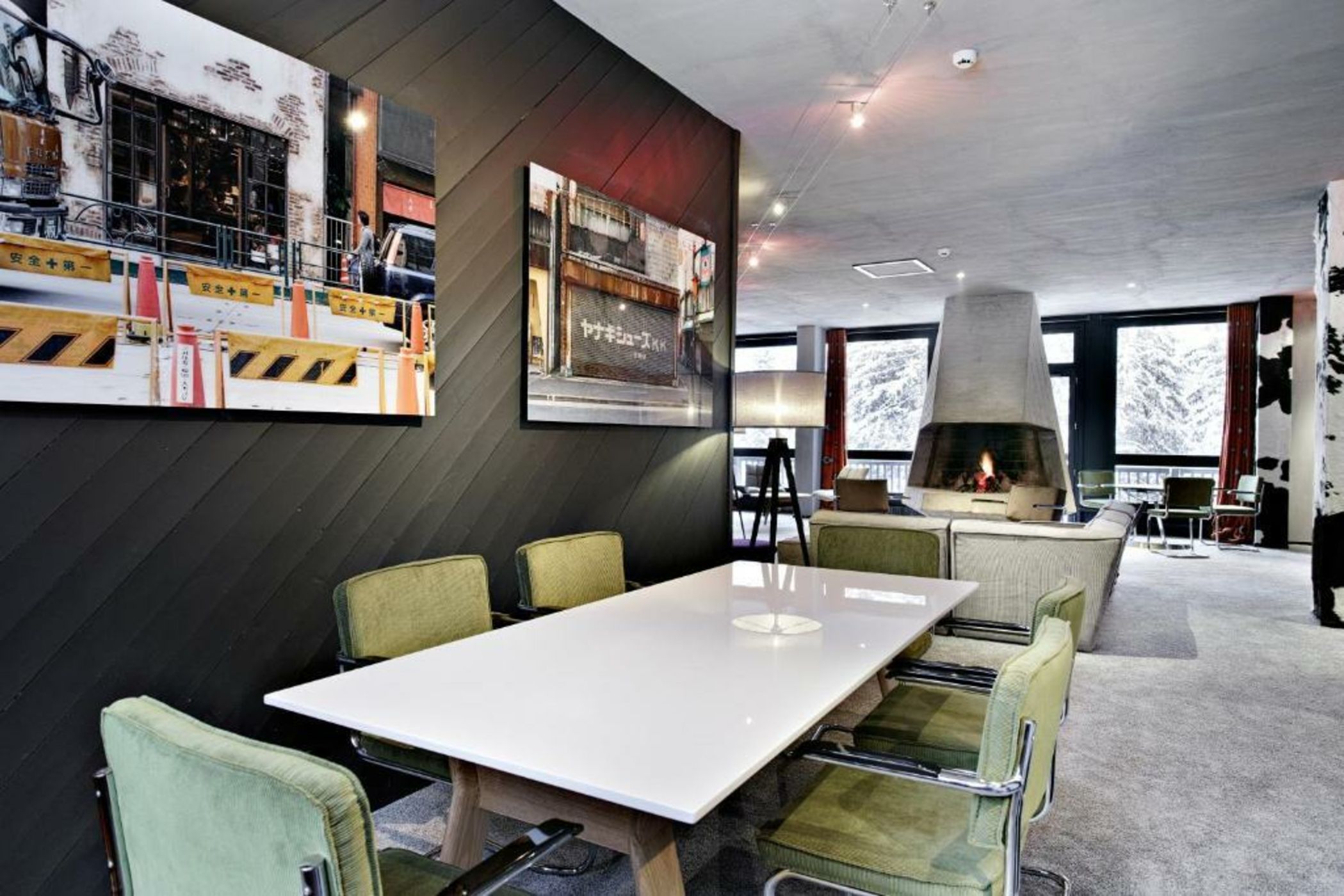 Totem, Friendly Hotel