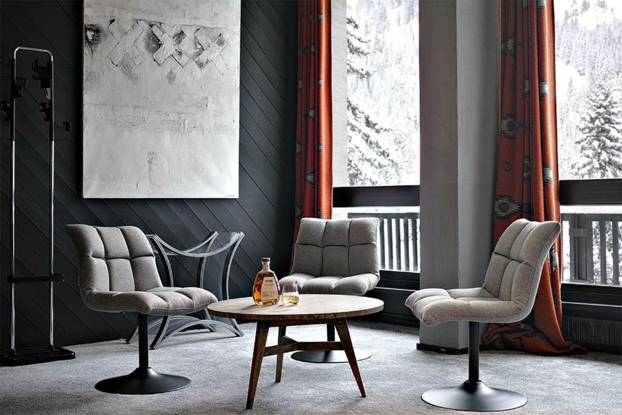 Totem, Friendly Hotel