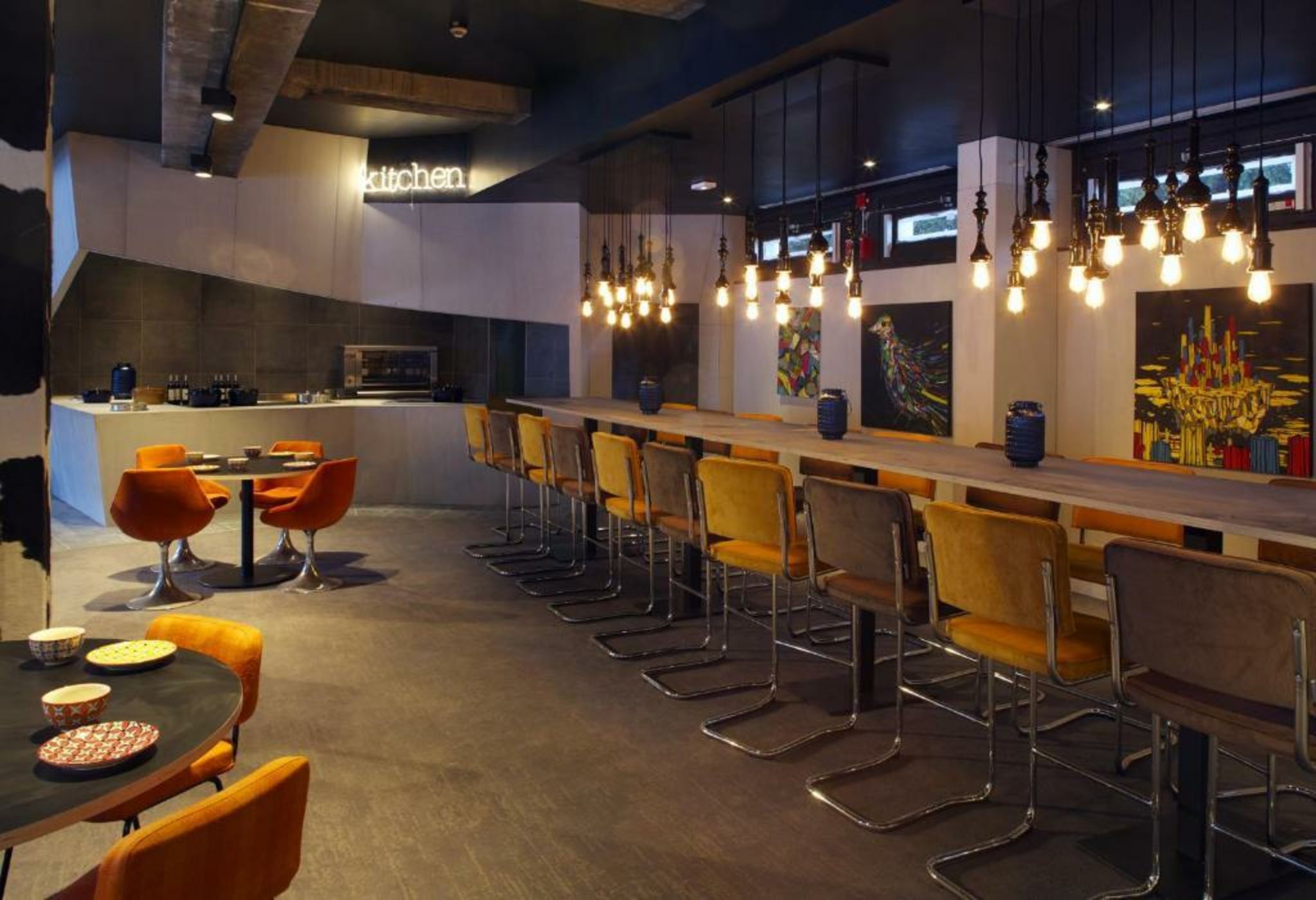 Totem, Friendly Hotel